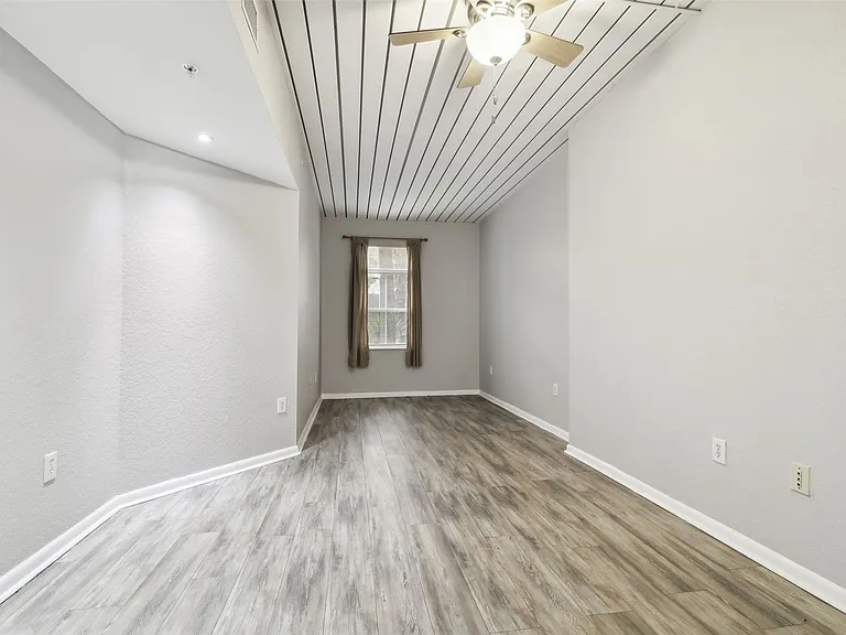 2402 W Azeele St #418 — Photo 23