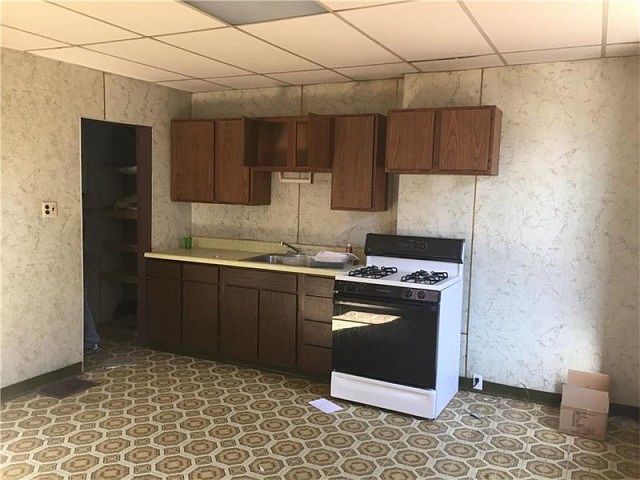 2nd image of 421 Shingiss St