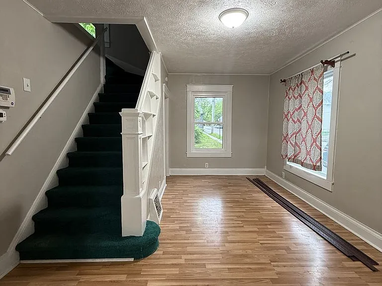 1568 W Franklin St #1 — Photo 3