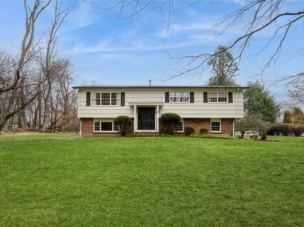 6 Hampton Road, Airmont, NY 10901