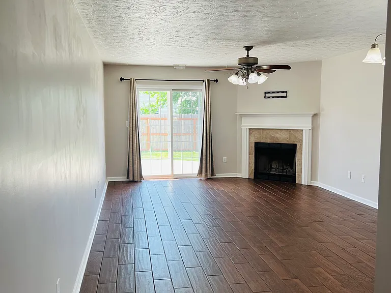 2201 Schoolmarm Dr — Photo 9