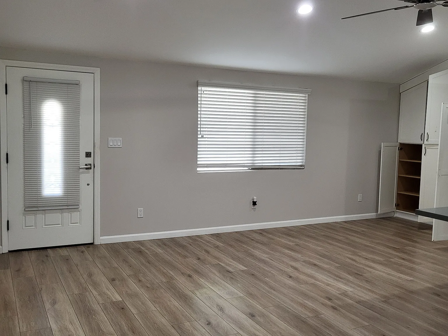 2 bed, 870 sqft, $2,600 — Photo 3