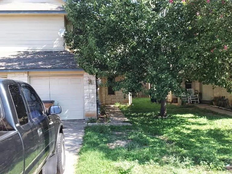 2400 Riddle Rd #B — Photo 2