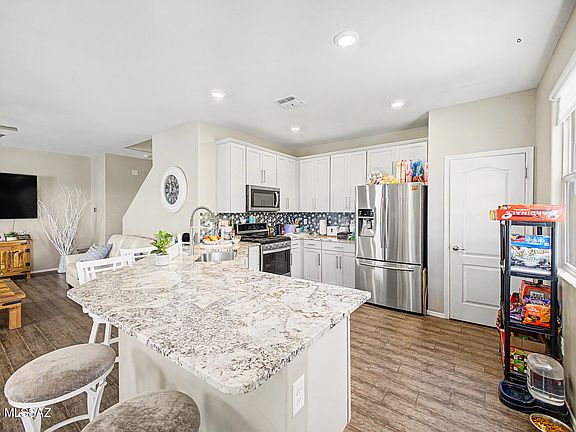 3rd image of 5975 N Umbra Ct