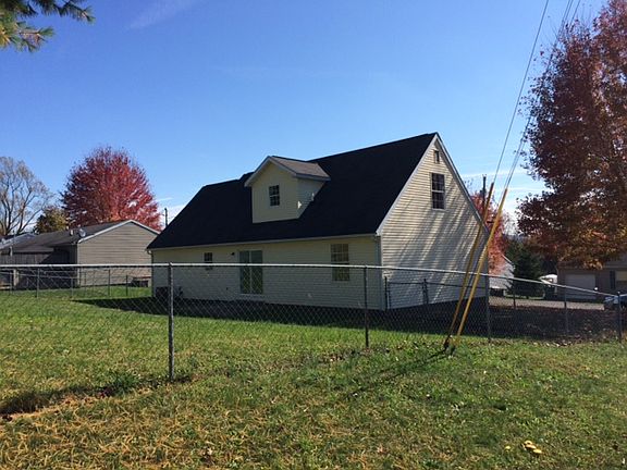 3rd image of 131 Fairfax Dr
