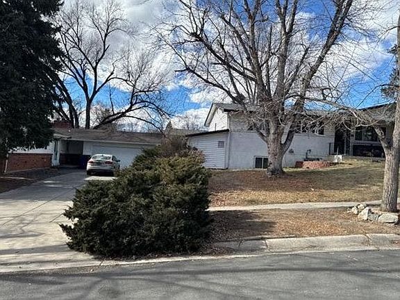 3rd image of 2102 Essex Ln