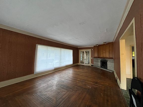5th image of 417 Douglas Ave