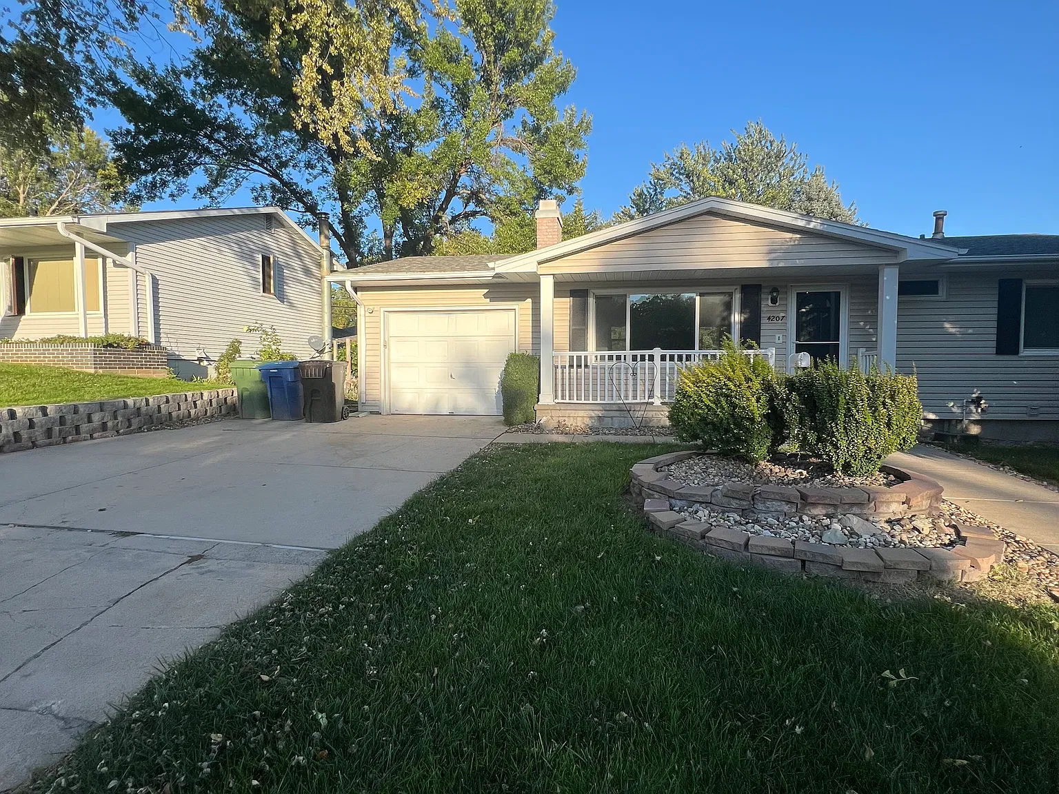 3 bed, 7518 sqft, $2,200 — Photo 2