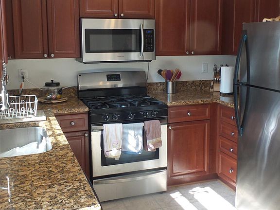 Kitchen w/ Granite Countertops & Stainless Steel Appliances