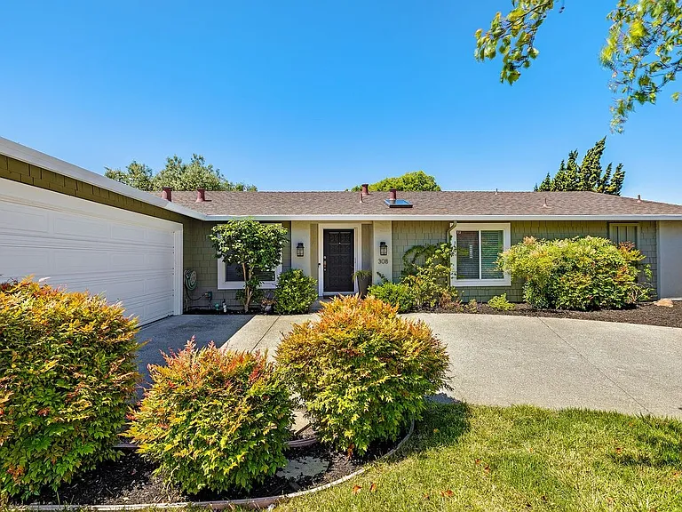 308 Panorama Ct — Photo 1