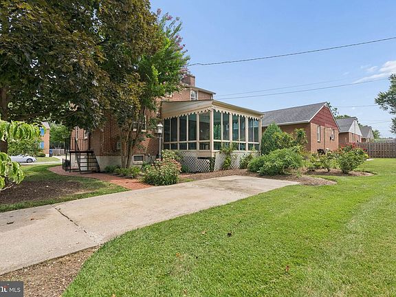 2nd image of 2607 Ivy Pl