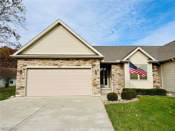 958 Park Place Dr, Niles, OH 44446
