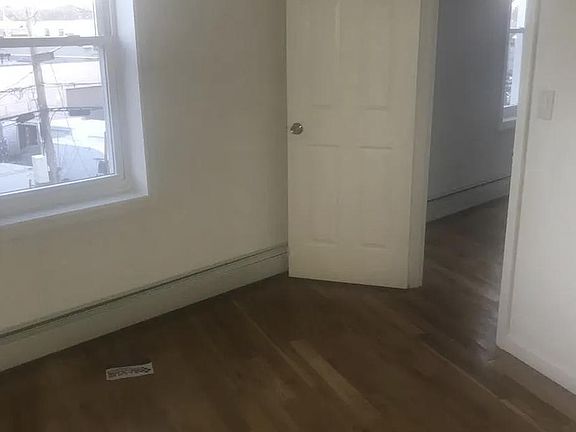 4th image of 156 S 14th Ave Floor 1