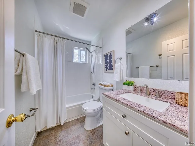 3204 N Zuni St — Photo 6