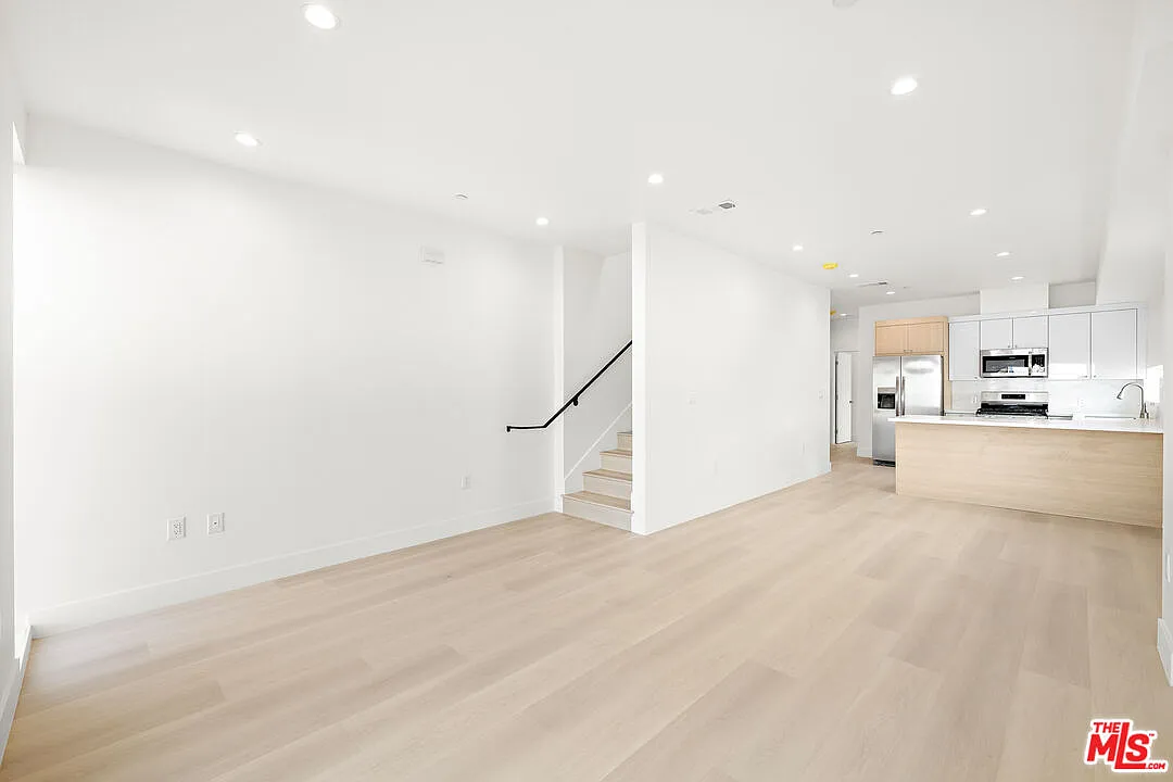 3 bed, 3.5 bath, 1548 sqft, $3,995 — Photo 4