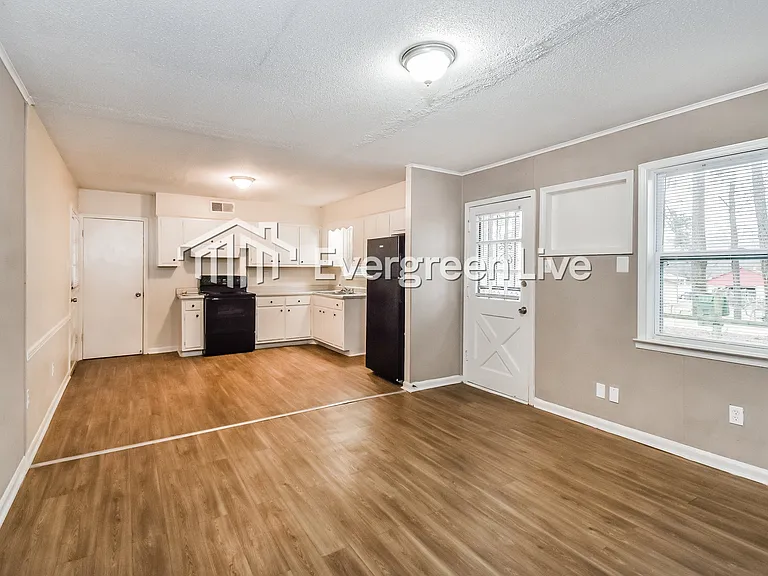1939 Custer Dr — Photo 5