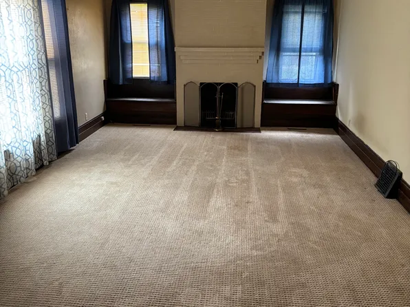 215 Home Park Blvd APT 2, Waterloo, IA 50701