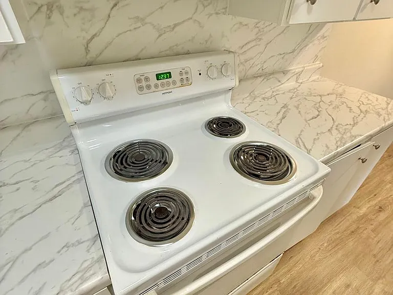 18524 Tm Jd Gisz Llc — Photo 10