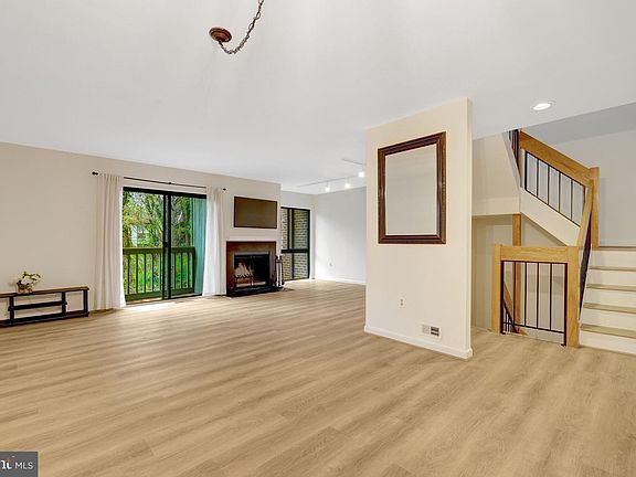 3rd image of 1752 Wainwright Dr