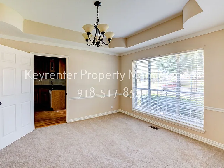 10119 S College Pl — Photo 6