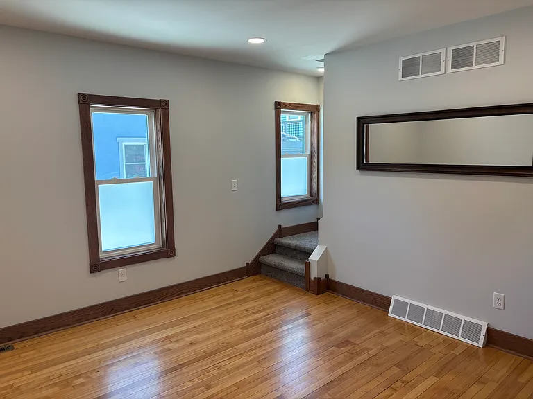 Living room is 11'x13'