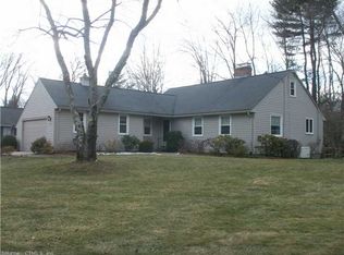 9 Gloucester Ln, West Hartford, CT 06107