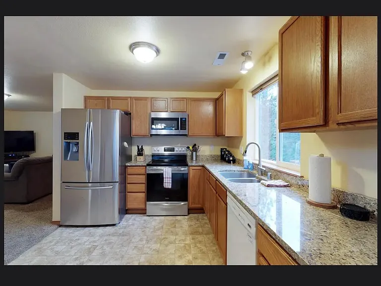 kitchen, connect, dining room, and living room