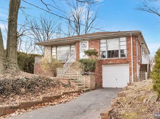 1347 Oleri Ter, Fort Lee, NJ 07024