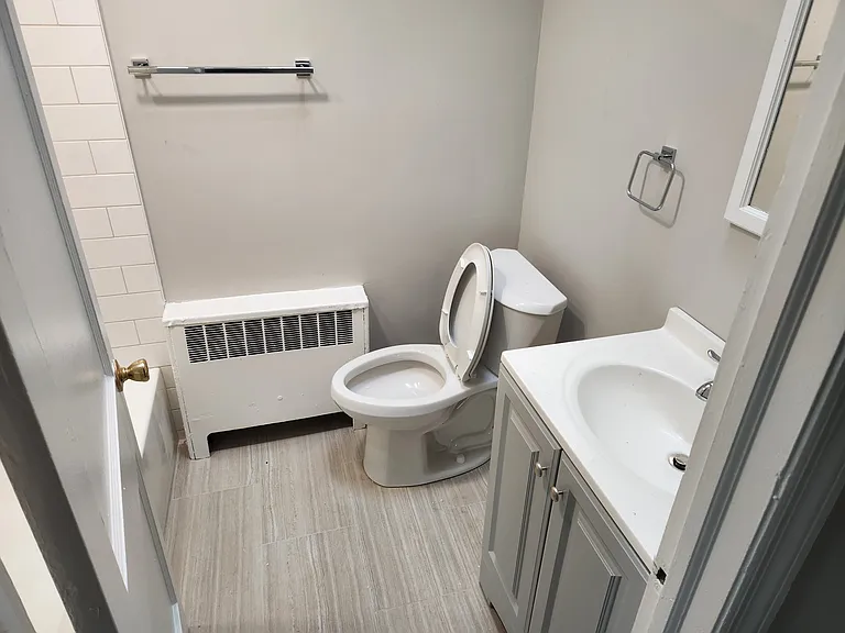 611 Glenview St #2 — Photo 2