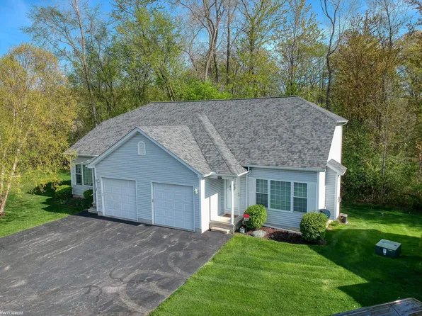 1975 Pauls Ct, Marysville, MI 48040