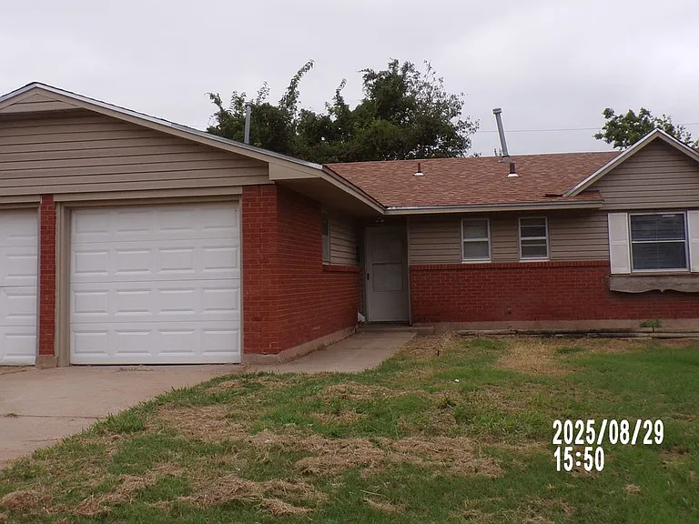 2335 NW 41st St — Photo 1
