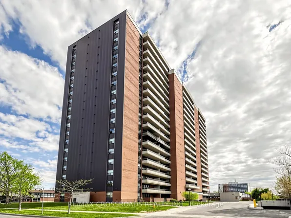 15 Torrance Rd #411, Toronto, ON M1J 3K2