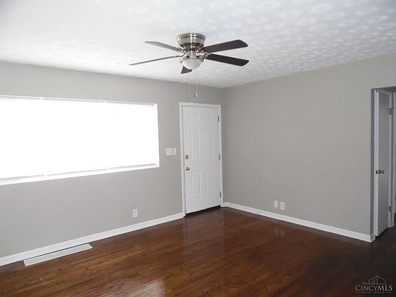 2nd image of 751 Springvale Dr