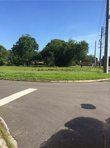 2nd image of 706 N Lake Ave