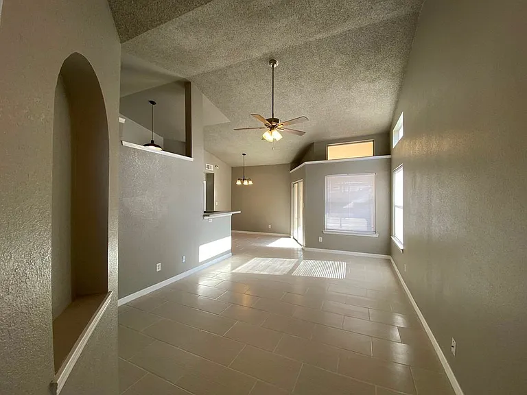 2914 Royal Knoll Dr — Photo 5