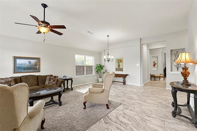 1st image of 620 Foxcraft Dr