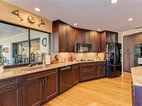 5th image of 556 Warwick Ct