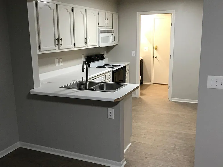 1385 Wayne St #B — Photo 16