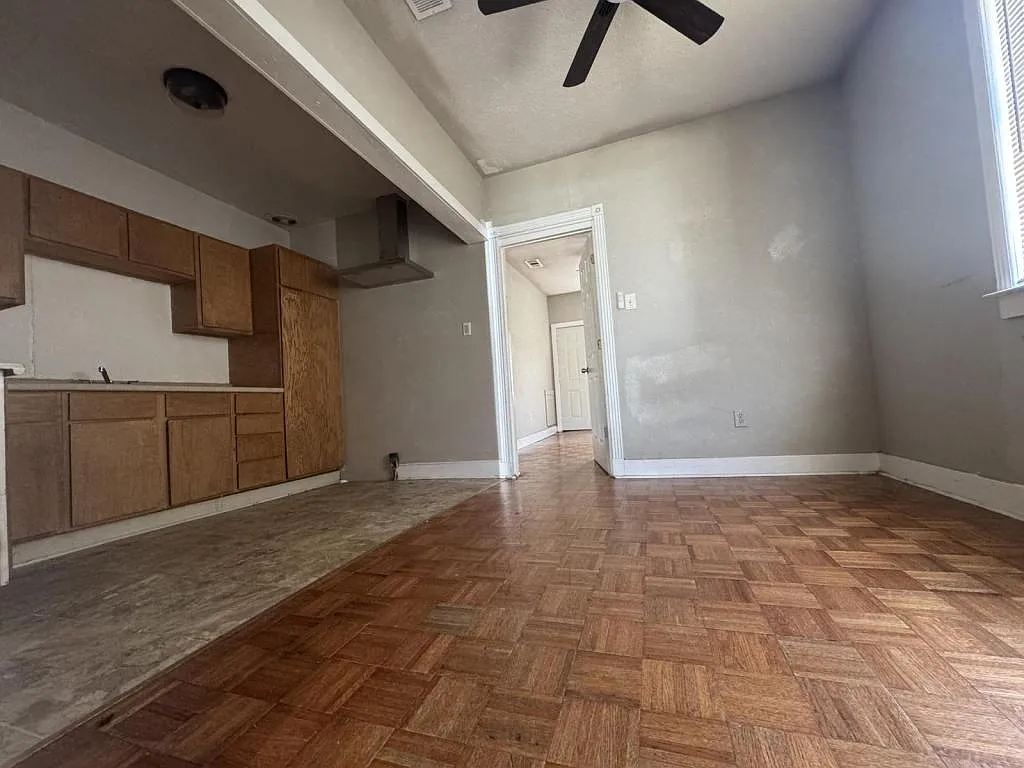 105 S 25th St — Photo 3