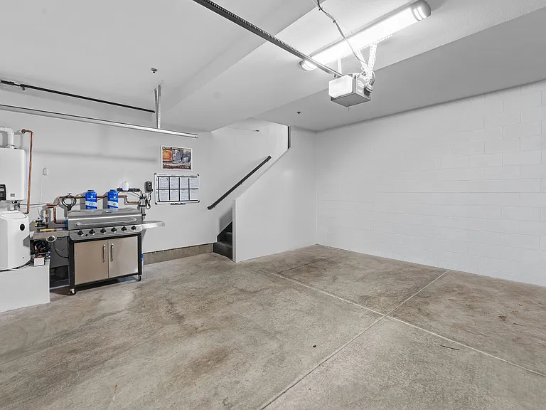 228 S San Dimas Ave — Photo 24