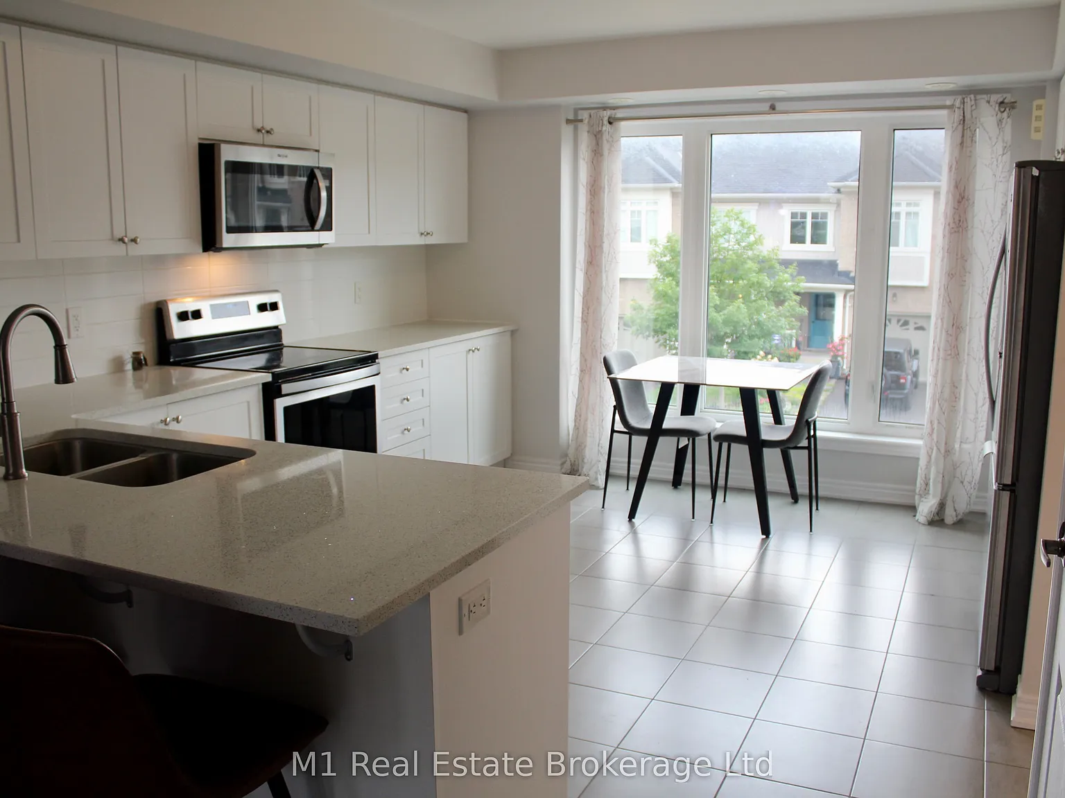 2 bed, $2,850 — Photo 3