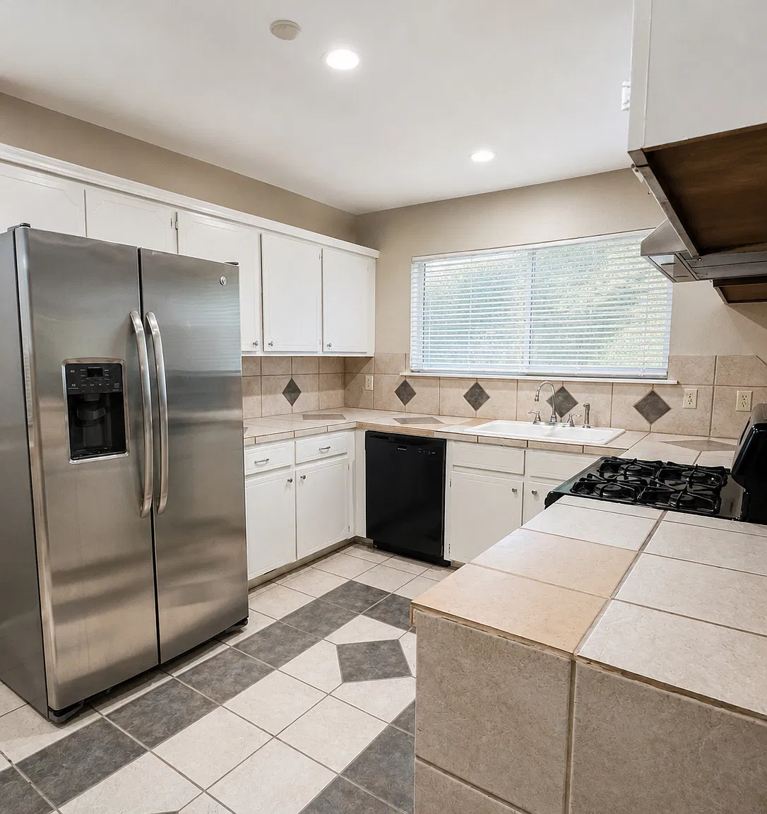 3 bed, 2.0 bath, 1452 sqft, $1,750 — Photo 2