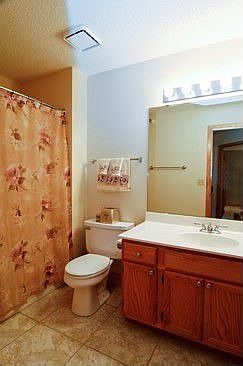 New ceramic tile in bath