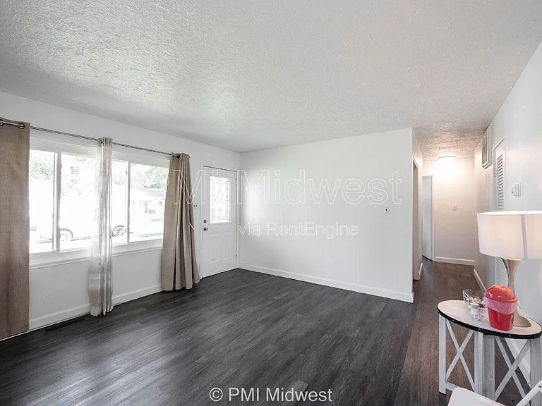 4627 Karen Dr — Photo 4