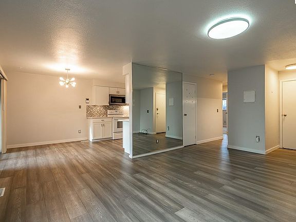5th image of 3121 W Hood Ave APT D105
