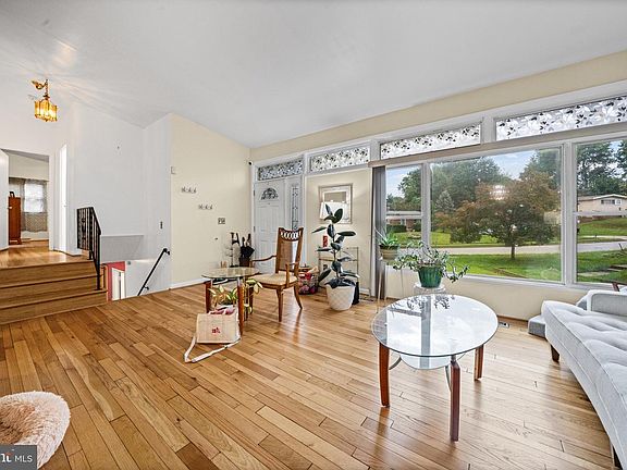 4th image of 6816 Timberlane Rd