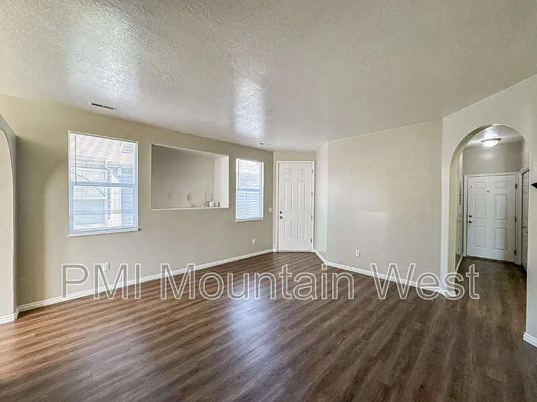 243 N Caleb Dr — Photo 5