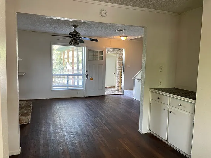 2 bed, 1.5 bath, 1303 sqft, $1,645 — Photo 4