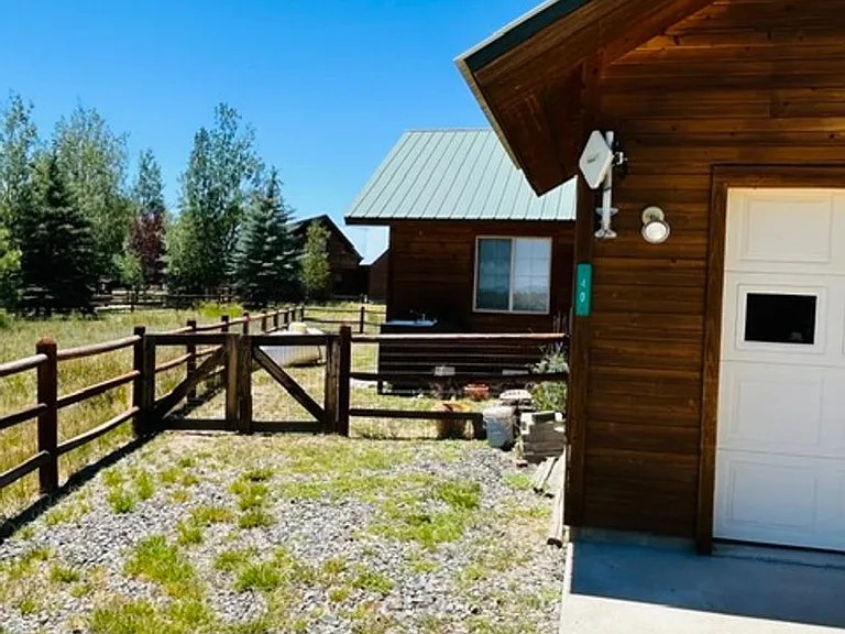 40 Saturn Dr — Photo 2
