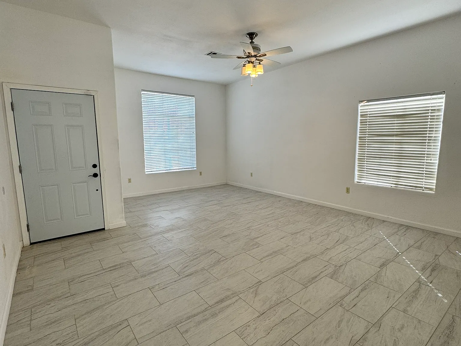 4 bed, 2152 sqft, $2,200 — Photo 2